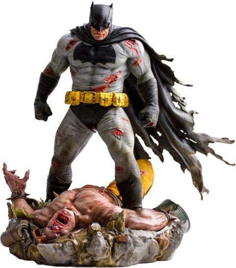 Batman The Dark Knight Returns Sixth Scale Diorama by Iron Studios